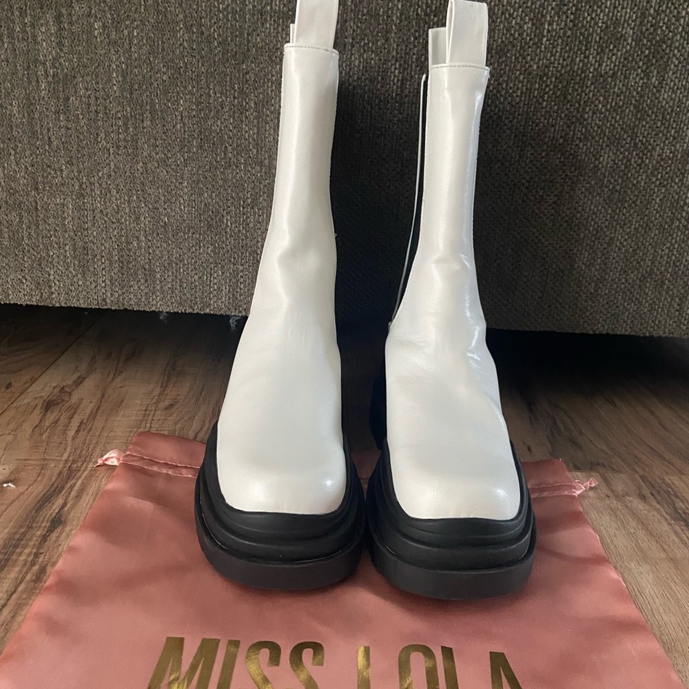 Brand new Miss Lola by Lemonade boots
